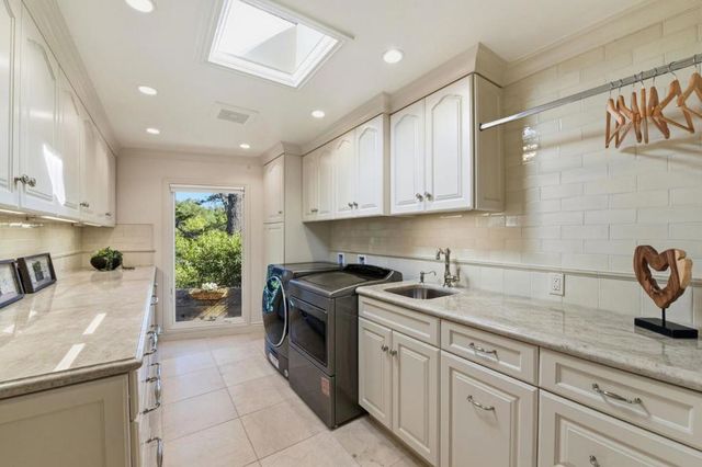 19601 Canon Drive, Los Gatos, CA 95030