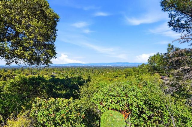 19601 Canon Drive, Los Gatos, CA 95030