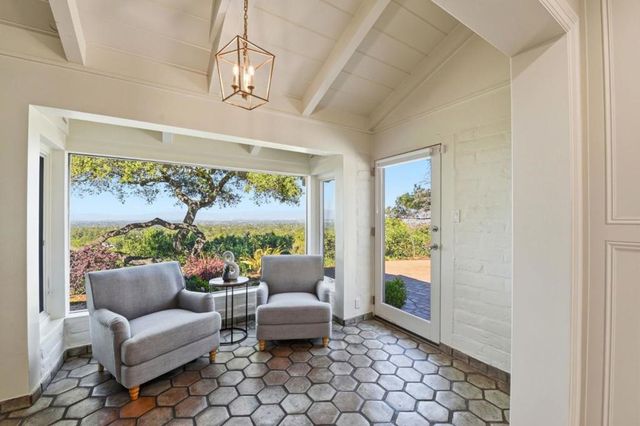 19601 Canon Drive, Los Gatos, CA 95030