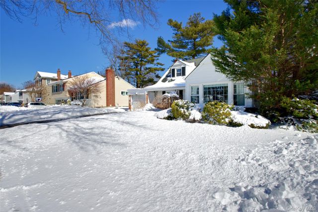 27 Avalon Road, Garden City, NY 11530
