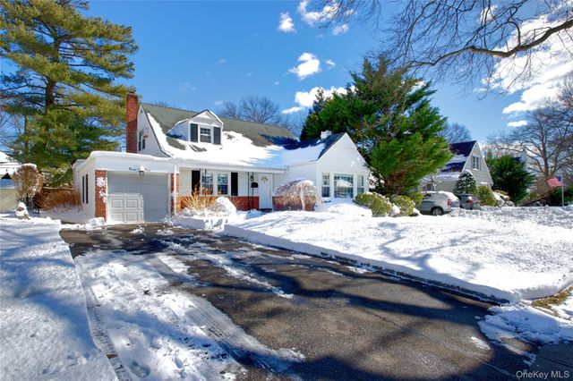 27 Avalon Road, Garden City, NY 11530