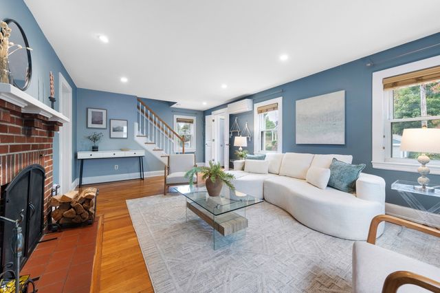 22 Ash St, Melrose, MA 02176