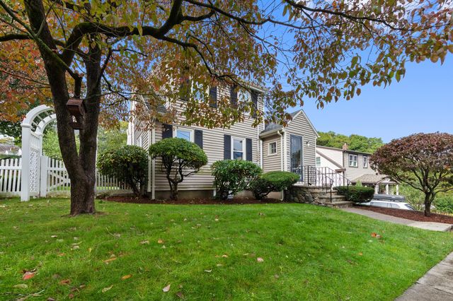 22 Ash St, Melrose, MA 02176