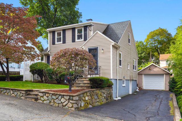 22 Ash St, Melrose, MA 02176