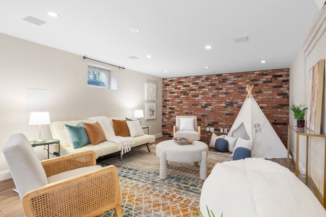 22 Ash St, Melrose, MA 02176