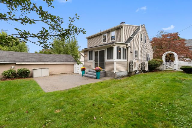 22 Ash St, Melrose, MA 02176