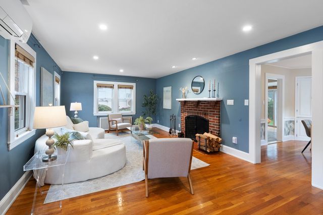 22 Ash St, Melrose, MA 02176
