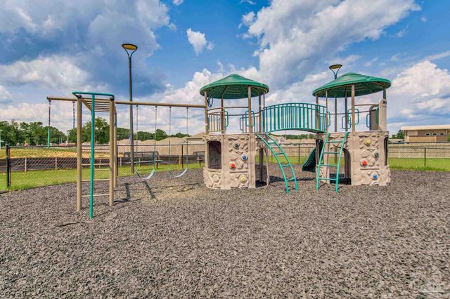 3992 Pendragon Cir, Milton, FL 32583