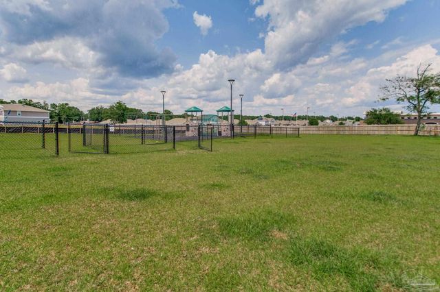 3992 Pendragon Cir, Milton, FL 32583