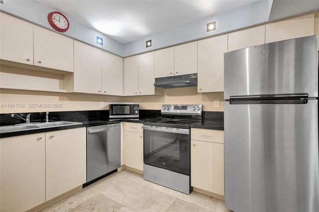 18151 NE 31st Ct PH-208, Aventura, FL 33160