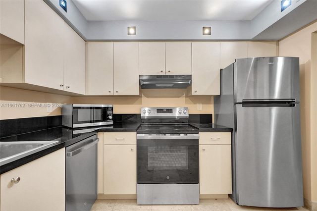 18151 NE 31st Ct PH-208, Aventura, FL 33160