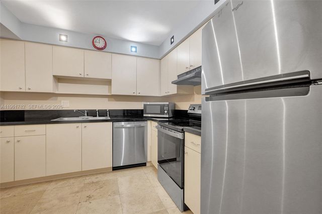 18151 NE 31st Ct PH-208, Aventura, FL 33160