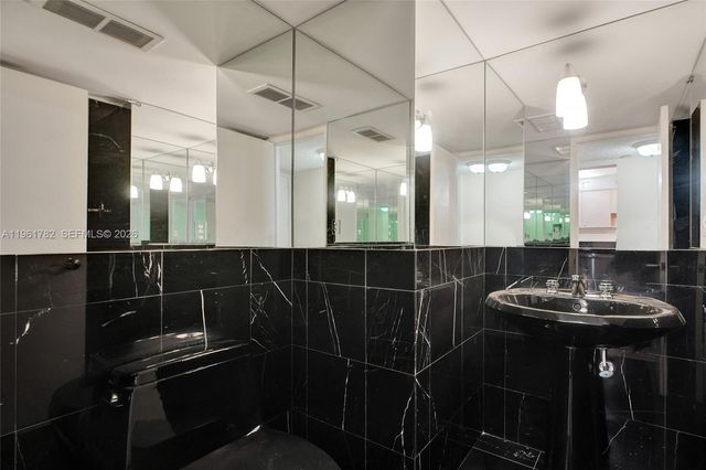 18151 NE 31st Ct PH-208, Aventura, FL 33160