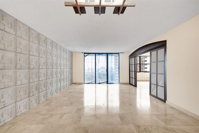 18151 NE 31st Ct PH-208, Aventura, FL 33160