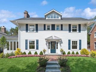 1423 Asbury Avenue, Winnetka, IL 60093