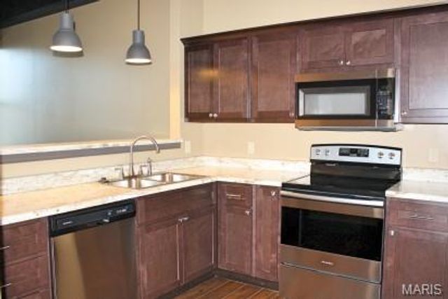 100 E Main Street, Collinsville, IL 62234