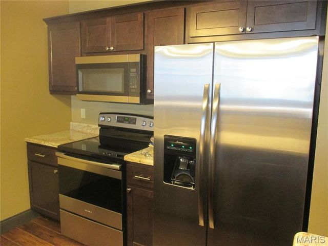 100 E Main Street, Collinsville, IL 62234