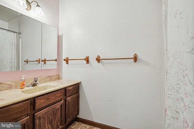 711 W SIDDONSBURG RD, Dillsburg, PA 17019