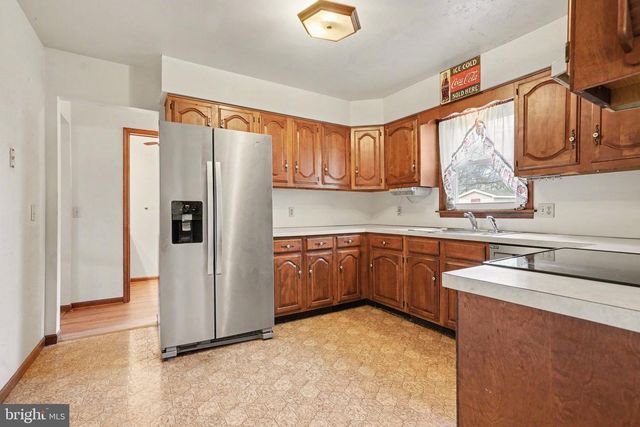 711 W SIDDONSBURG RD, Dillsburg, PA 17019