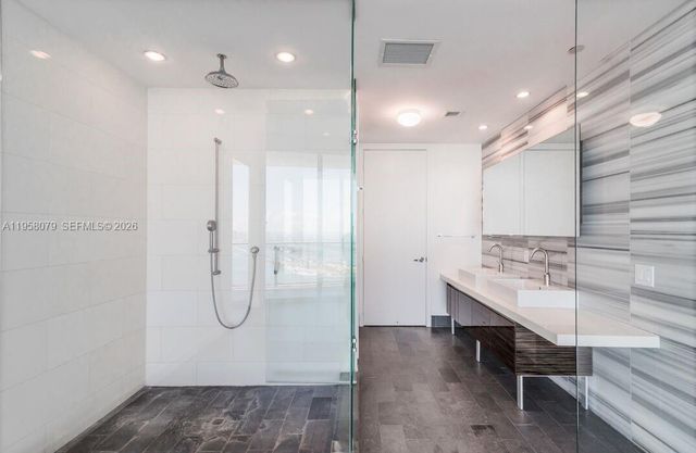 1100 Biscayne Blvd 5401, Miami, FL 33132