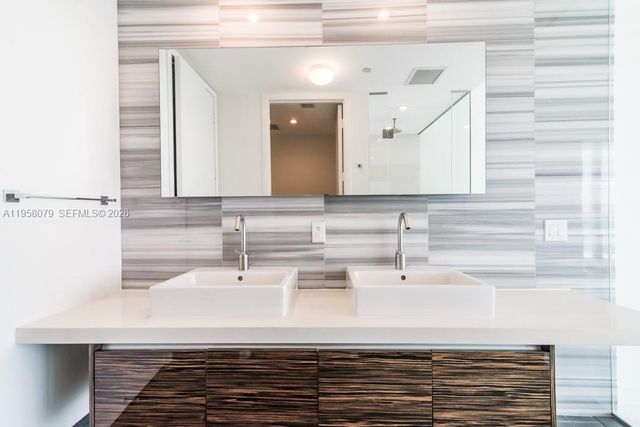 1100 Biscayne Blvd 5401, Miami, FL 33132