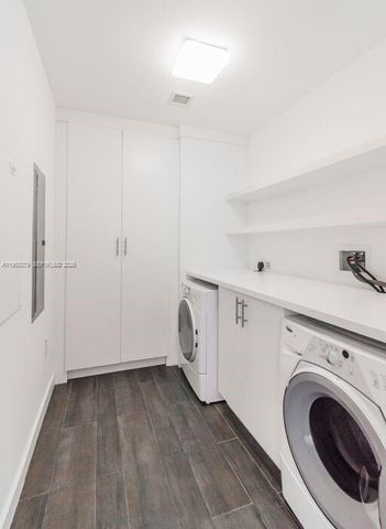 1100 Biscayne Blvd 5401, Miami, FL 33132