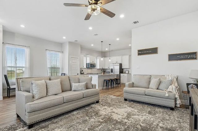 4003 Avion Drive, Sanger, TX 76266