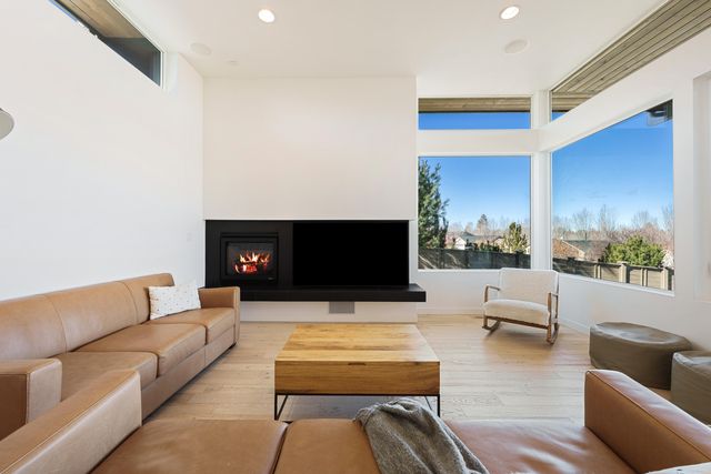 20640 Cougar Peak Drive, Bend, OR 97702