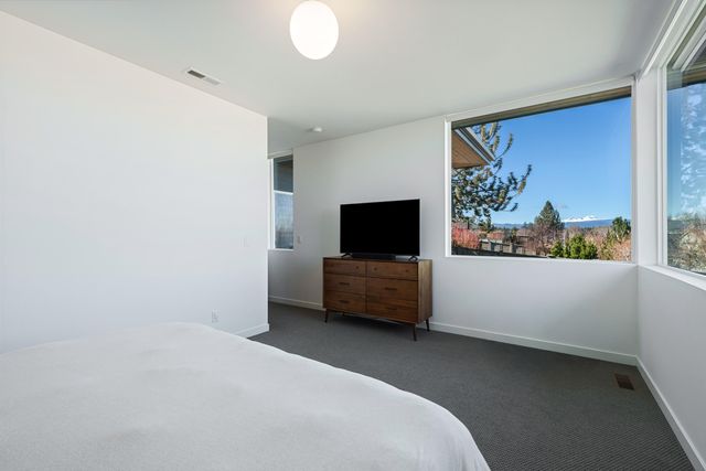 20640 Cougar Peak Drive, Bend, OR 97702