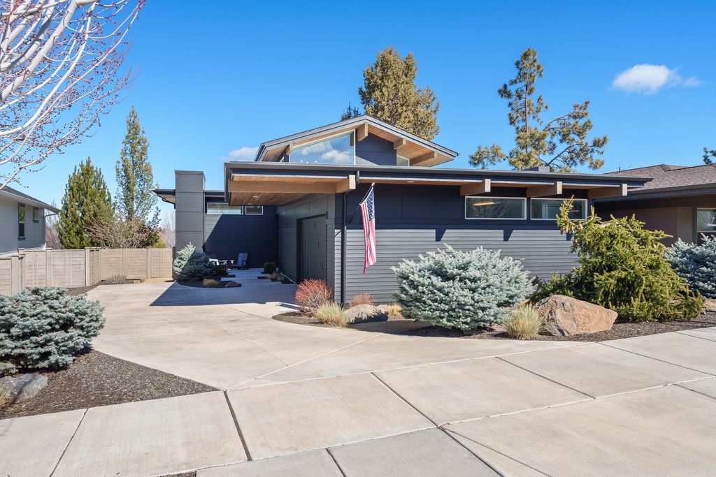 20640 Cougar Peak Drive, Bend, OR 97702