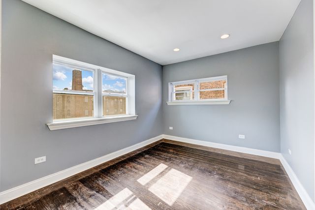 7025 S Chappel Avenue 3, Chicago, IL 60649