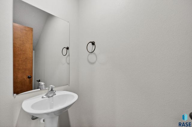 2800 E Madison St Street 1-4, Sioux Falls, SD 57103