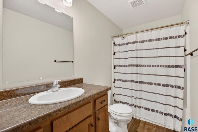 2800 E Madison St Street 1-4, Sioux Falls, SD 57103