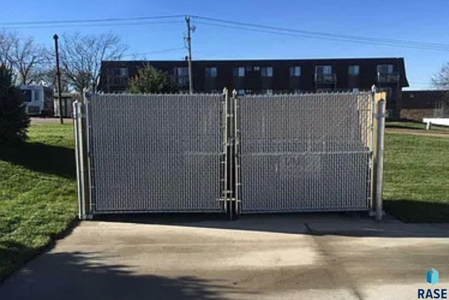 2800 E Madison St Street 1-4, Sioux Falls, SD 57103