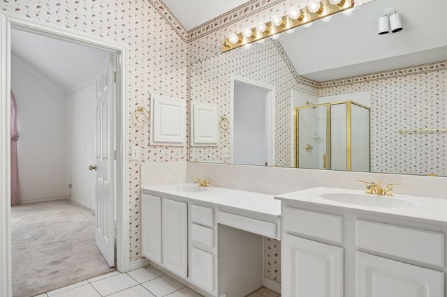 2232 Wembley Wood Lane, Bedford, TX 76022