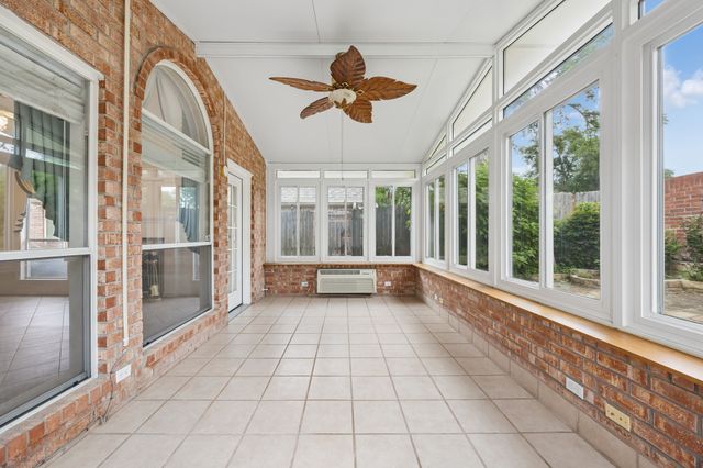 2232 Wembley Wood Lane, Bedford, TX 76022
