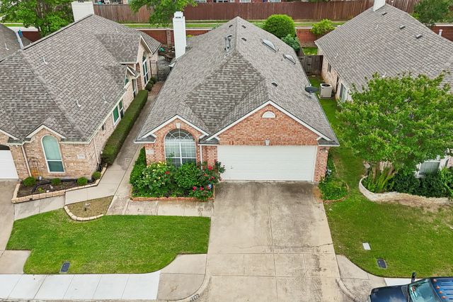 2232 Wembley Wood Lane, Bedford, TX 76022