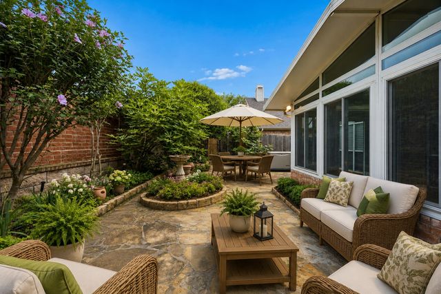 2232 Wembley Wood Lane, Bedford, TX 76022