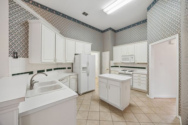 2232 Wembley Wood Lane, Bedford, TX 76022