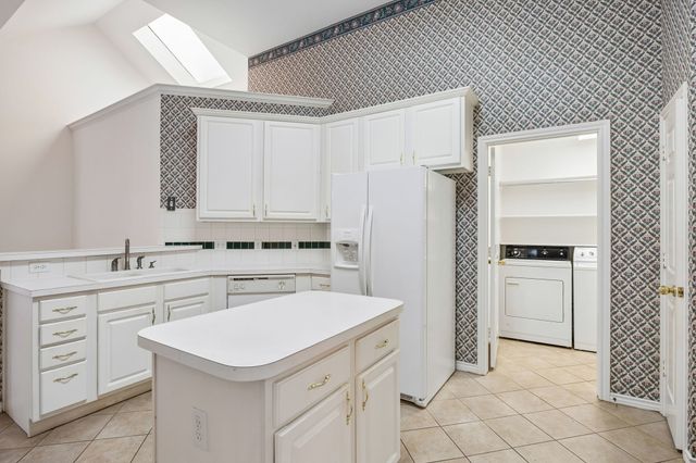 2232 Wembley Wood Lane, Bedford, TX 76022