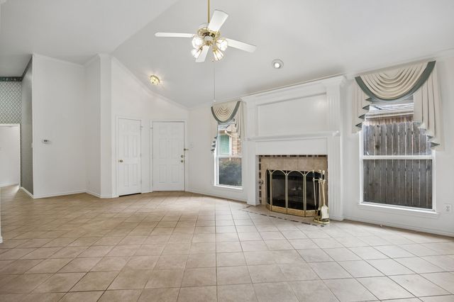 2232 Wembley Wood Lane, Bedford, TX 76022