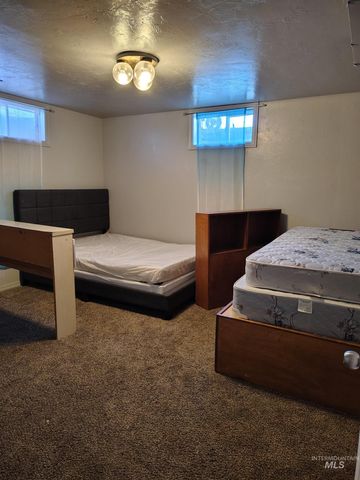 820 Meadows Dr, Twin Falls, ID 83301