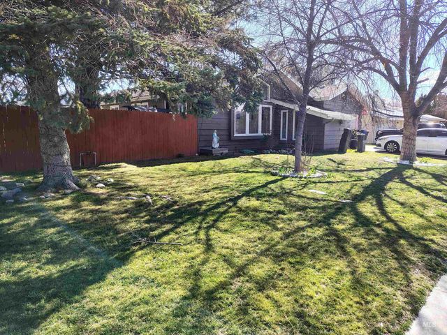 820 Meadows Dr, Twin Falls, ID 83301