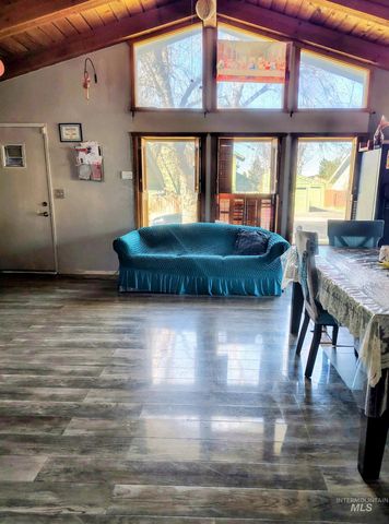 820 Meadows Dr, Twin Falls, ID 83301