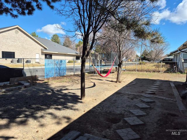 820 Meadows Dr, Twin Falls, ID 83301