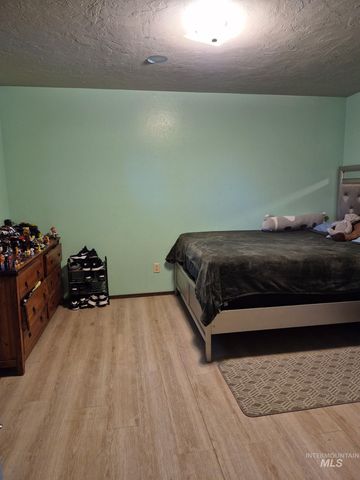 820 Meadows Dr, Twin Falls, ID 83301