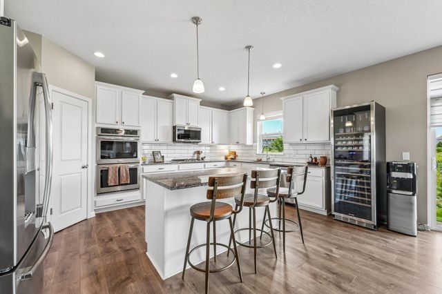 4647 Copper Ridge Drive, Woodbury, MN 55129