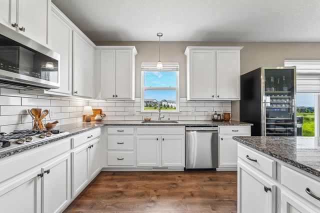 4647 Copper Ridge Drive, Woodbury, MN 55129