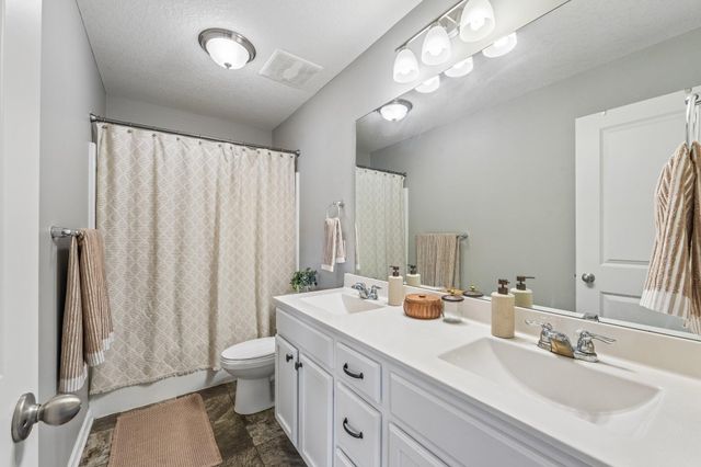 4647 Copper Ridge Drive, Woodbury, MN 55129