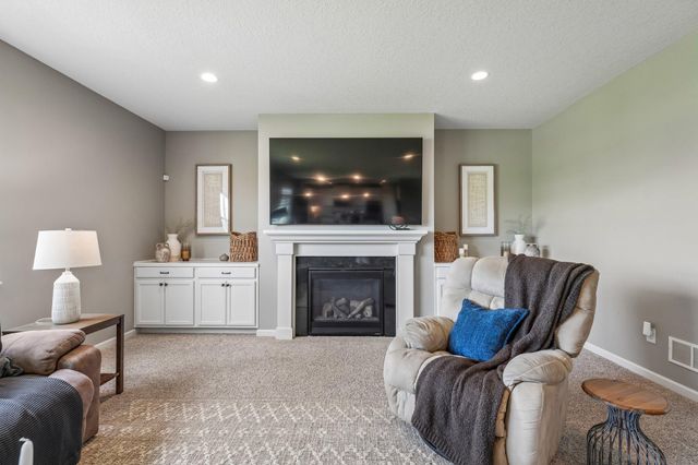 4647 Copper Ridge Drive, Woodbury, MN 55129